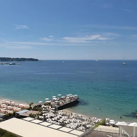 Beautiful In Les Pins With Apartment